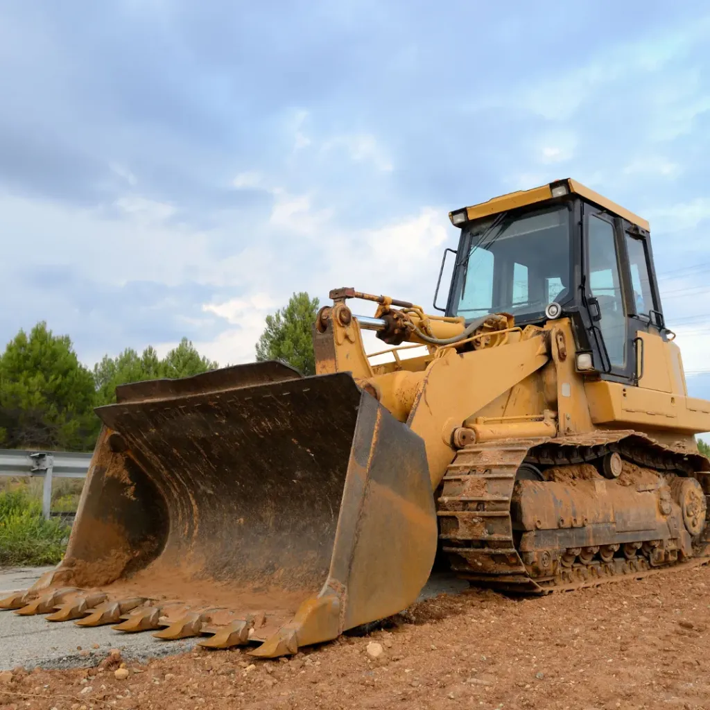 Preparación de Terrenos con Maquinaria (Retroexcavadora)